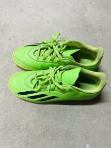 Adidas indoor soccer shoes. Youth size US6