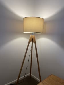 Scandinavian Tripod Lamp