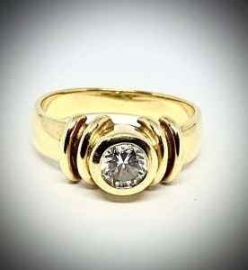 18ct Yellow Gold Diamond Ring 💍 💎 Revesby Bankstown Area Preview