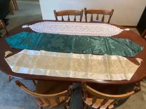 3 x table runner. Can separate. Pick up Knoxfield or post.