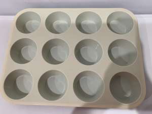 Silicone Large Muffin Molds, White, A1, pickup South Guildford