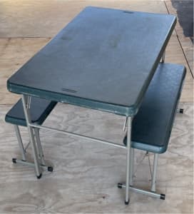 Folding camping table and stools Essendon 