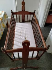 Baby cot / cradle