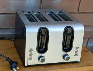 4 slice stainless steel toaster, good condition
