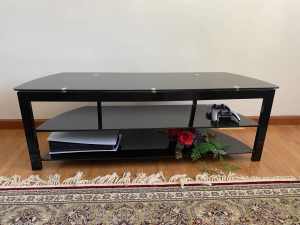 Glass Tv unit in Excellent condition looks like a brand new No scratch