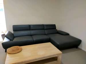 Leather sofa with chaise, needs gone before 31 AUG