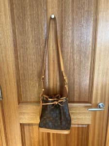 Louis Vuitton, Bags, Rare Lv Artsy Mm Python Handle And Keybell