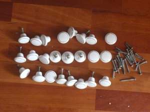 24 x ceramic handles with screws