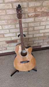Monterey Acoustic Guitar, Stand and Capo
