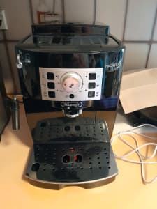 DeLonghi Magnifica S automatic coffee machine near new
