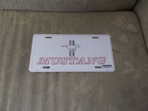 Ford Mustang, Utah centenary number plates, USA licence plates.