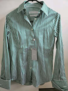 Brand new with tag- womens long sleeve business shirt. 