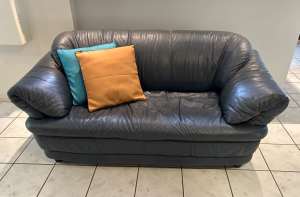 Leather couch . Very Good condition