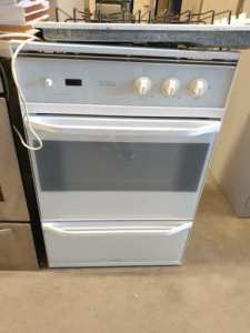 Set of Electric Oven and Gas Cooktop $495 - Vinsan Salvage G1363