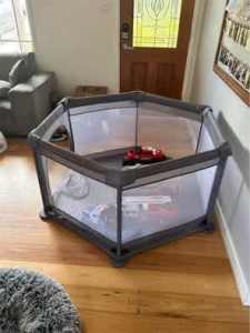 Play pen with base