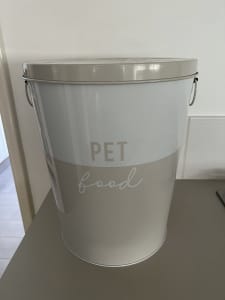 Dog food tin used but like new with lid 