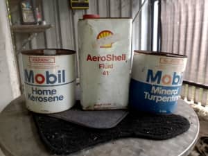 Vintage oil cans/fuel cans. Suit collecter/man cave.