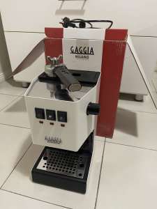 Gaggia Milano, Classic Manual Espresso Coffee Machine in White 