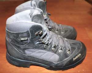 Ladies Size 5 Raichle Scout Hiking Boots