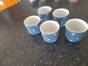 5x mugs blue with spots sold together $20