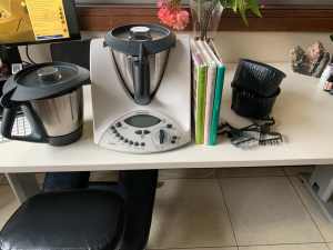 Thermomix TM31 Cooker w/2 mixing bowls & Varoma Steamer