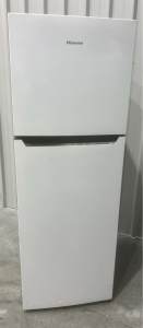 Hisense 355L fridge freezer works perfectly can deliver