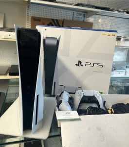 PS5 Console Disk Edition - 2 controllers and accessories + Warranty!