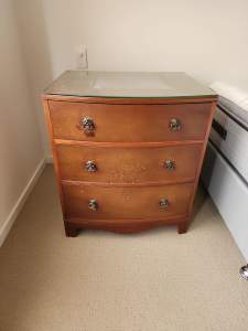 very old 3 draw old style chest of drawers with glass top.