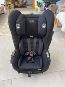 Britax Safe-n-Sound Brava Car Seat - Perfect for 3 across the back