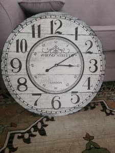 Large clock, 60cm diameter, perfect condition