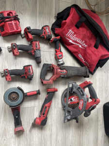 8 piece Milwaukee kit with bag and 8 batteries 