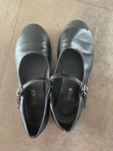 SoDanca black kids tap shoes (size 13)