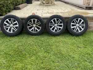 Toyota Hilux sr5 wheels and tyres