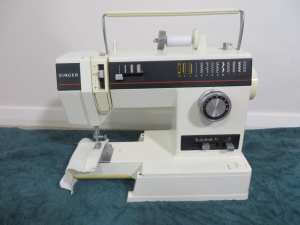 Vintage Singer Sewing Machine Model:- 6233 Made in Taiwan.