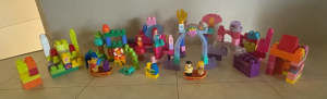 Mega Block 178 pieces + Disney figure Bundle