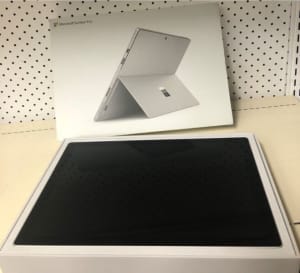 Microsoft Surface Pro 6 ,(Core i5, 256gb ssd, with PEN and warranty)!
