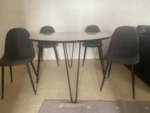 4 seater dinning set in great condition
