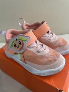 Toddler Nike shoes UK7.5/EUR25