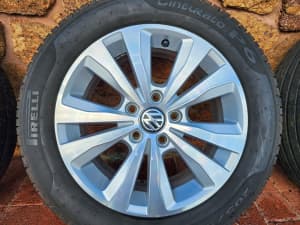 Volkswagen Golf 7 16 wheels, including tyres