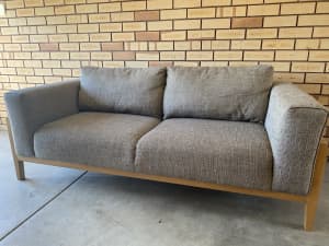 Couch 2 1/2 seater