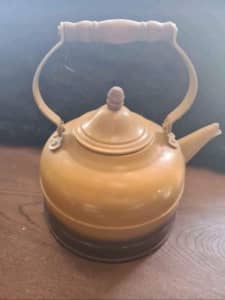 Tea pot / kettle 