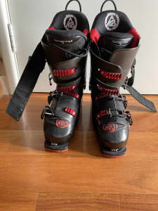 Men’s ski boots, (also available skis, ski gear, ski clothes
