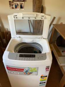 Very clean L G washing machine
