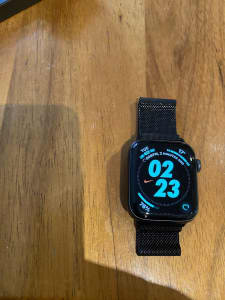 Apple Watch Series 5 44mm Space Grey Aluminium Nike Edition GPS