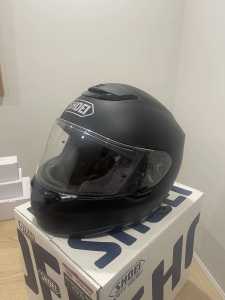 Shoei QWEST motorbike helmet (Matte Black)