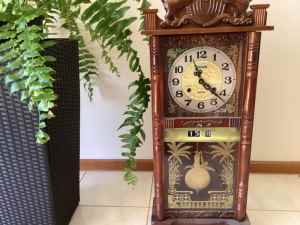 Vintage 31 day wind up clock. Ex cond. Approx 80 yrs old. Pickup only