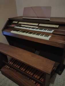 Martinette Electric Organ