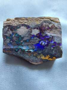 Precious opal specimen 