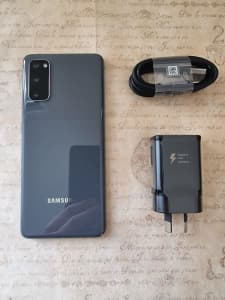 Used Unlocked Samsung s20 128gb 5G with chargers