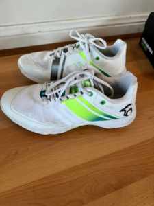Kookaburra Pro Spike 2.0 Mens Cricket Shoes size US 8.5